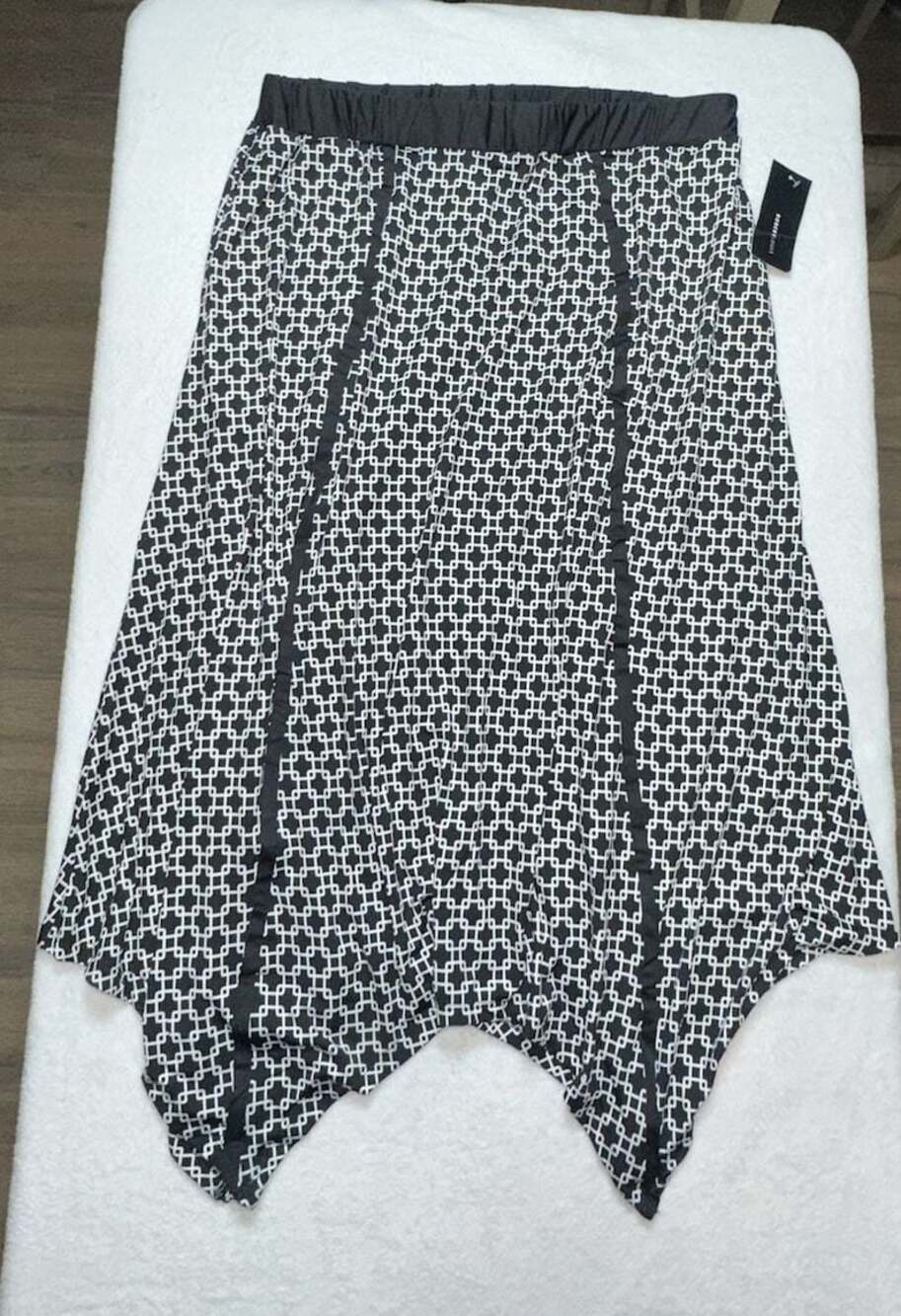 Robert Louis Black and White Geometric Print Skirt Size L New with Tags